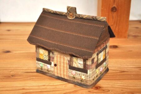 ハウス小物入れ①